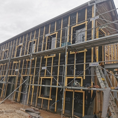 Vue façade extérieure en travaux